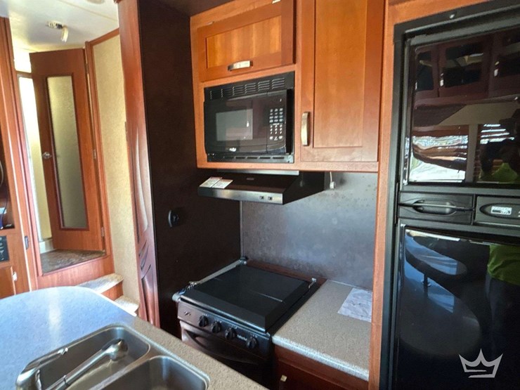 2014-crossroads-rv-elevation-t/a-5th-wheel-toy-hauler-travel-trailer-image-23