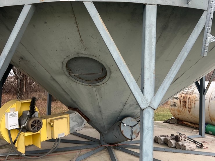 lot-21.-cenex-hopper-bin,-micada-bottom,-includes-golden-air-single-phase-bin-fan-image-9