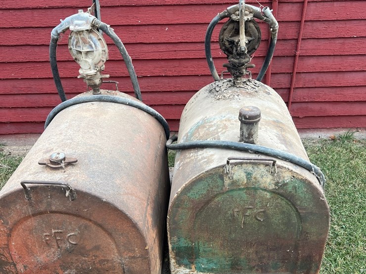 lot-39.-70-gallon-service-tank-with-hand-pump,-stored-inside.-(bid-is-for-the-red-tank)-image-7