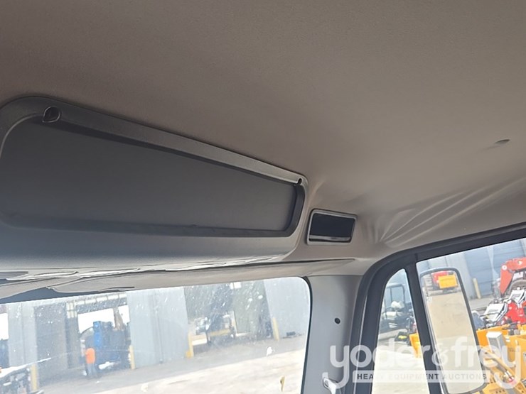 2021-freightliner-m2-106-image-126