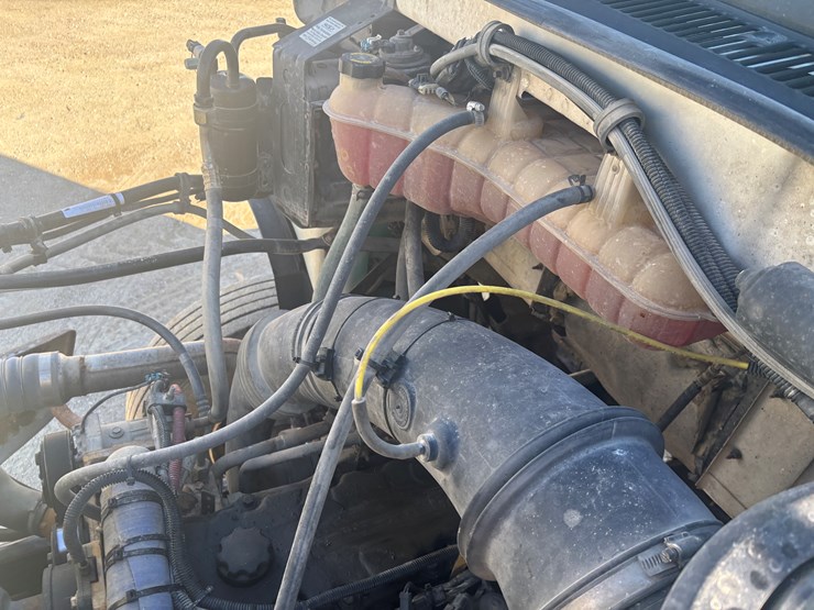 2005-sterling-lt8500-image-22