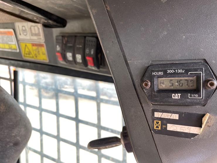 caterpillar-247-image-36