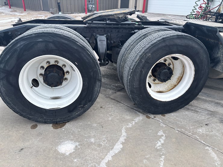 2018-freightliner-cascadia-126-image-73