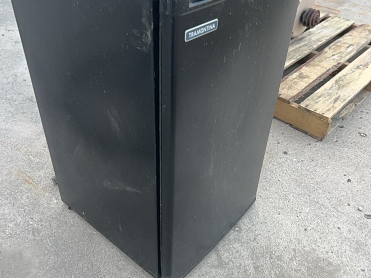 fridge-for-dorm-room,-dryer-shack,-shop,-etc.,-works-good-image-11