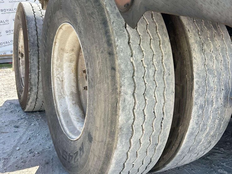 2001-mack-rd688s-image-35