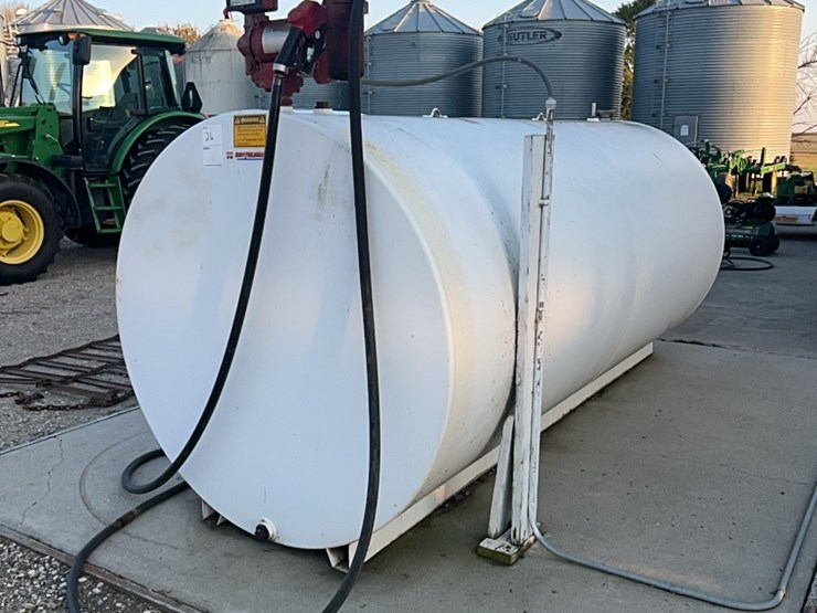 2000-gallon-fuel-tank-with-fill-rite-heavy-duty-high-output-pump-image-2