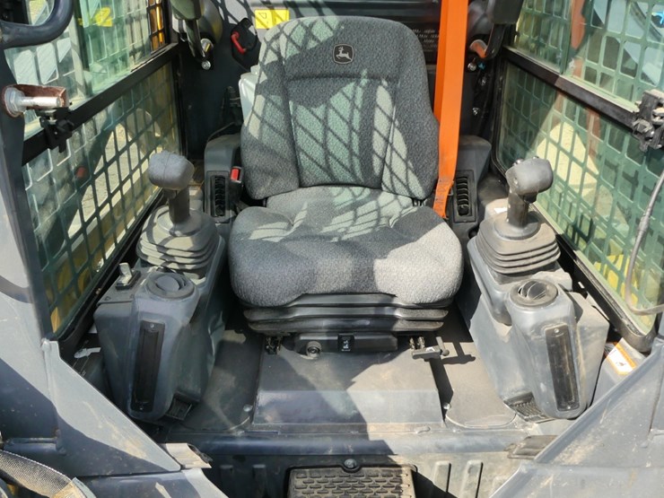 2023-deere-317g-image-9