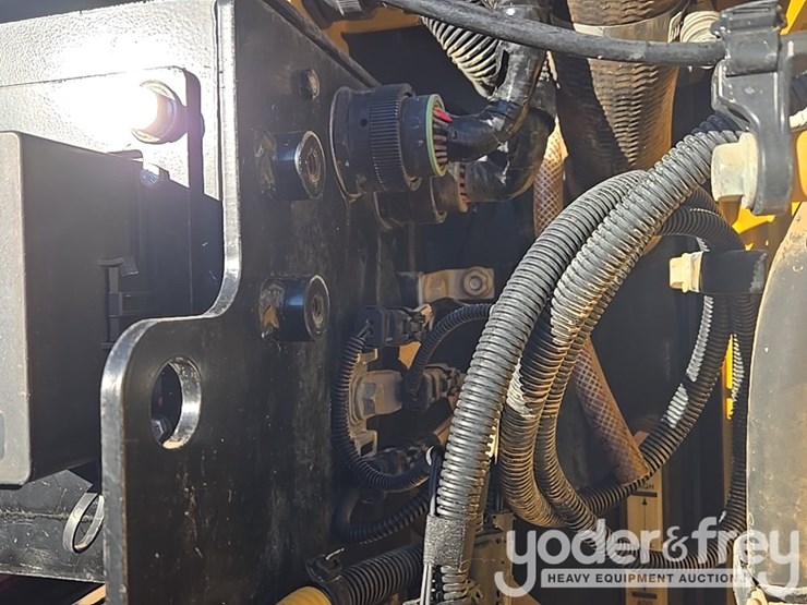 2018-deere-700k-image-77