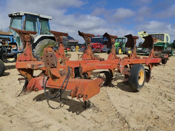 case-ih-onland-3pt-6-bottom-flip-plow-image-1