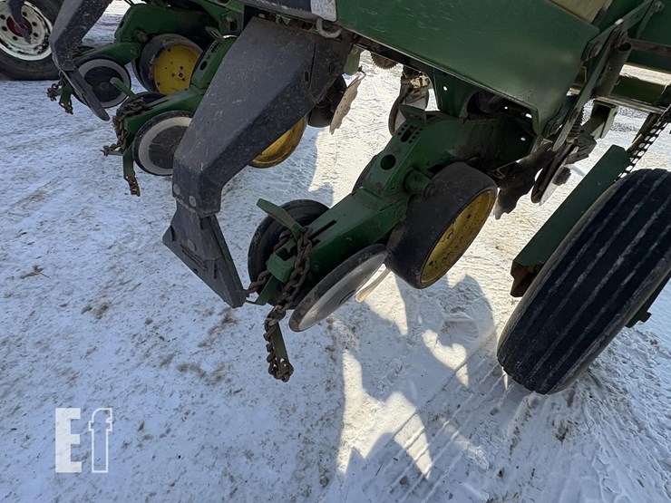 john-deere-7200-image-10