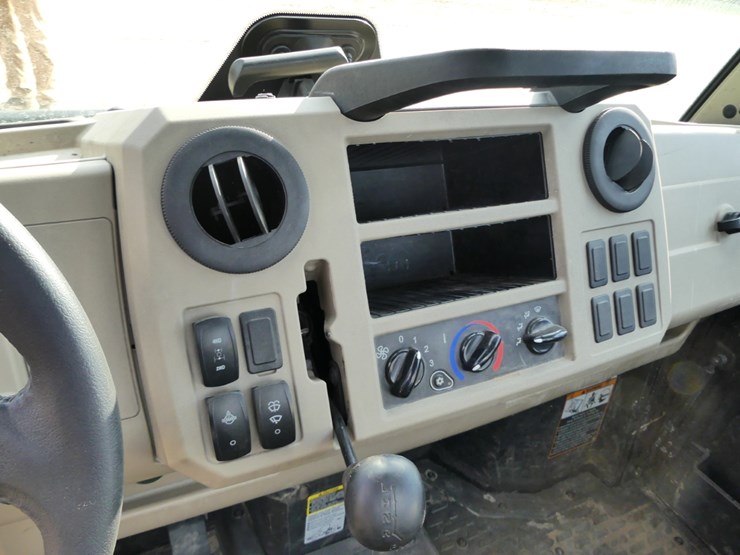 john-deere-gator-image-11