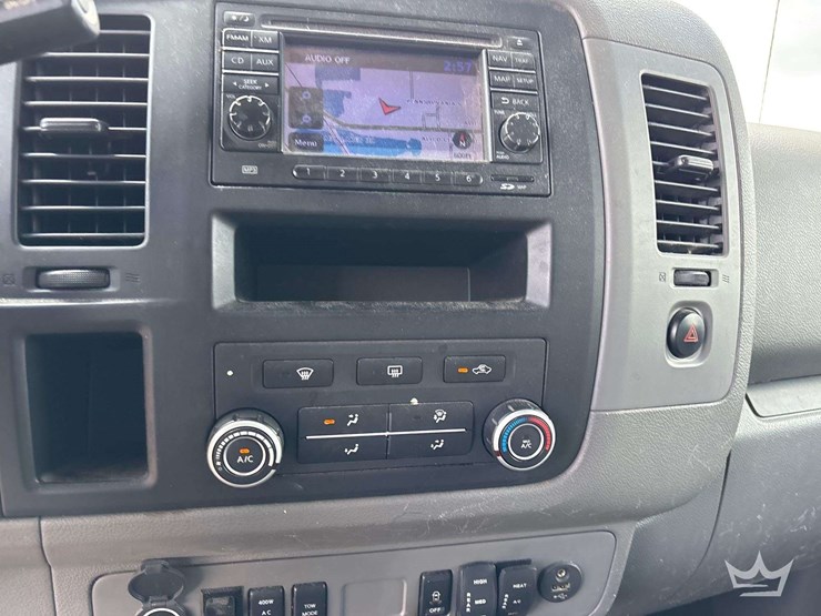 2013-nissan-nv2500hd-image-15