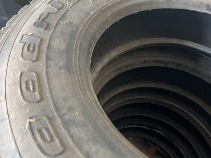set-of-eight-truck-tires,-size-is-275/80/r-22.5,-all-are-excellent-shape-image-25