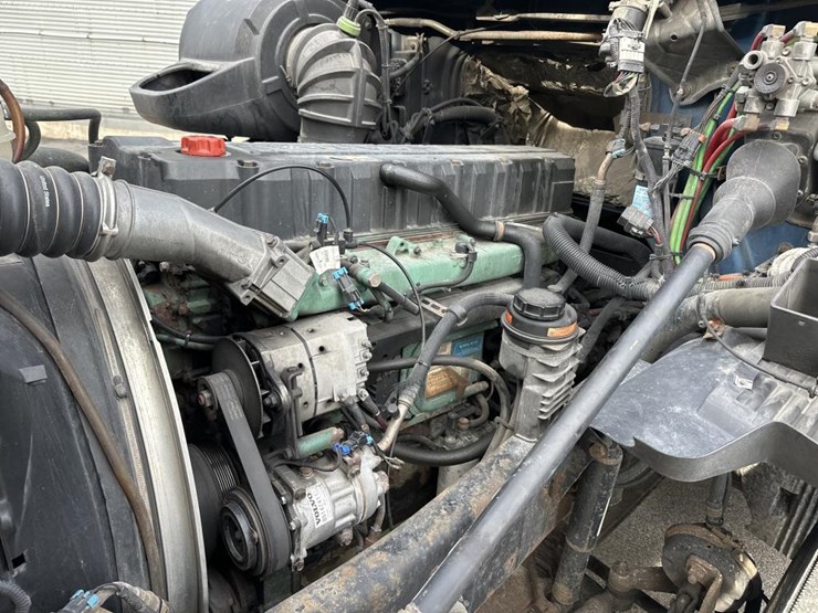 2001-volvo-10-image-28