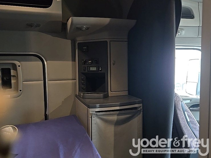 2019-peterbilt-579-image-97