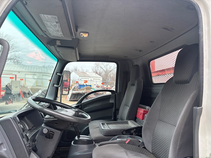 2015-isuzu-npr-xd-image-40