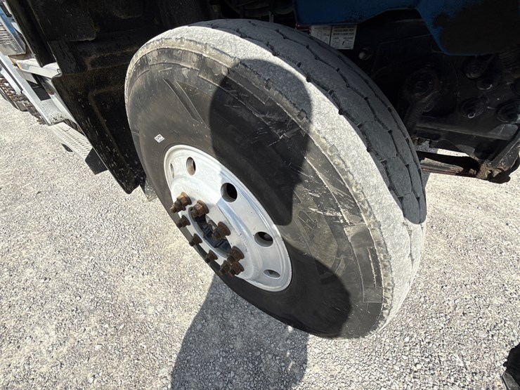 2017-mack-granite-gu713-image-16