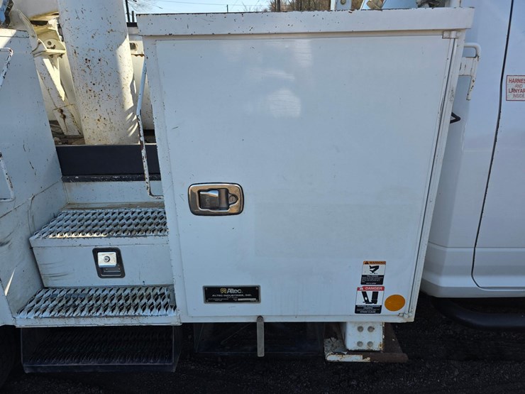 dodge-5500-bucket-truck-image-6