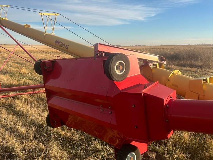 lot-37.-westfield-model-mk-100-61-grain-auger,-has-swing-out-hopper,-fully-pto-driven,-nice-shape,-newer-auger,-used-little-image-5