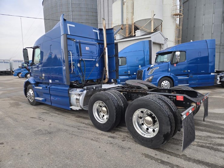 2019-volvo-10-image-3