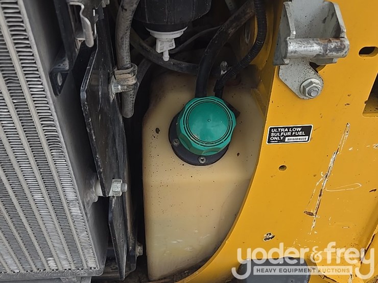 2021-deere-317g-image-50