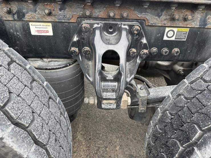 2020-kenworth-t680-image-33