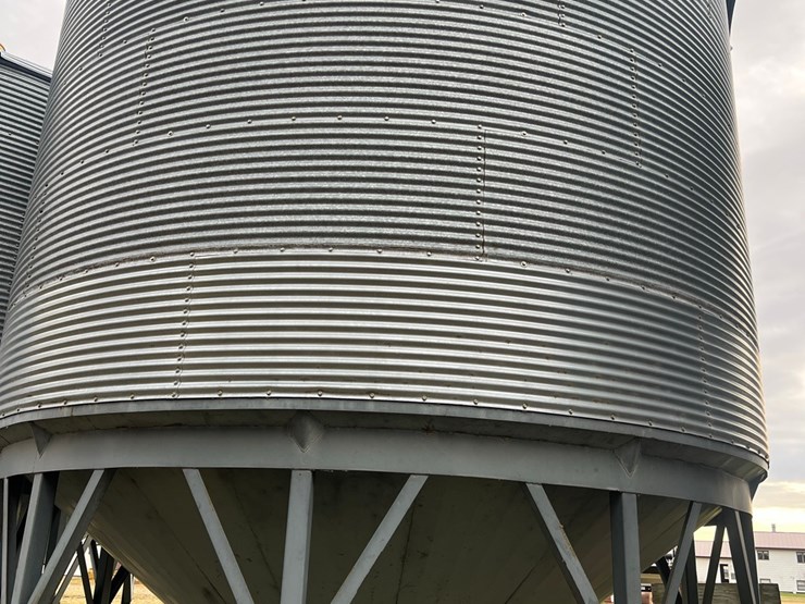 lot-22.-cenex-hopper-bin,-micada-bottom,-includes-golden-aire-single-phase-bin-fan-image-12