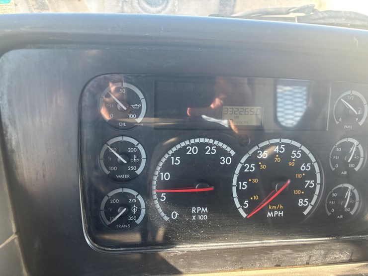 2005-sterling-lt8500-image-33