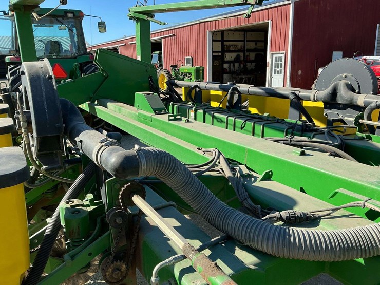 2001-john-deere-1770-image-21