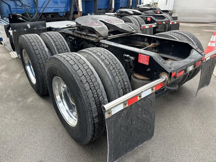 2019-volvo-10-image-15