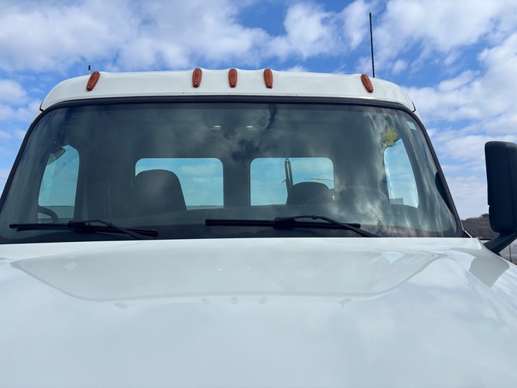 2018-freightliner-cascadia-126-image-14