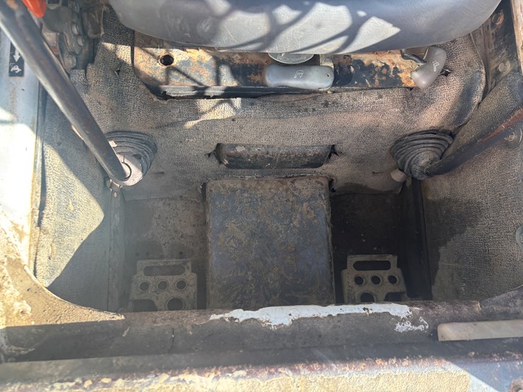 2007-bobcat-t300-image-24