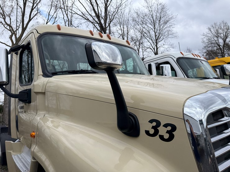 #40952-•-2016-freightliner-t/a-daycab-truck-tractor-3akjged50gshn2261-image-38