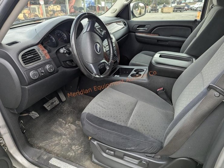 2007-chevrolet-suburban-image-21