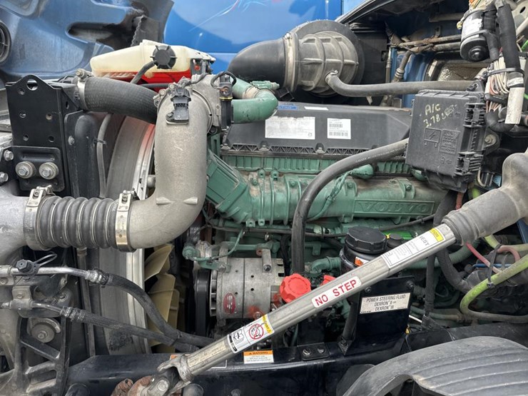 2020-volvo-10-image-27