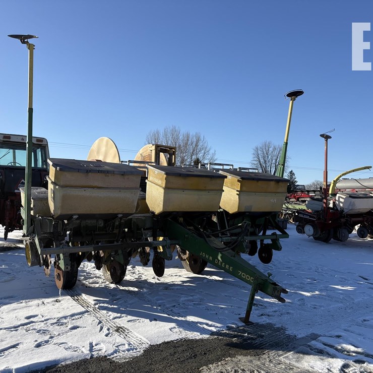 JOHN DEERE 7000