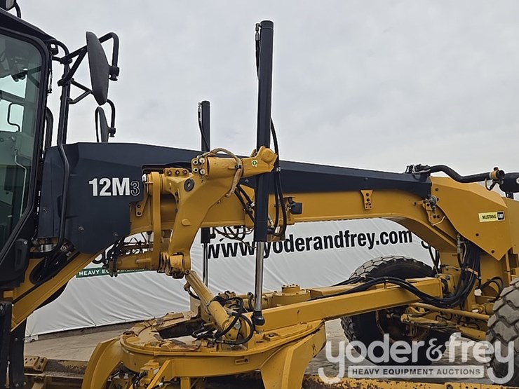 2015-caterpillar-12m3-image-25