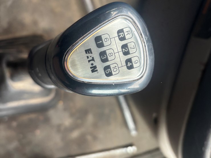 2016-freightliner-cascadia-113-image-38