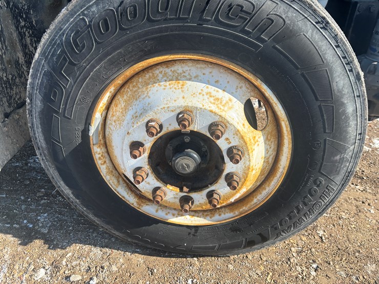 #2294-•-2013-freightliner-m2-flatbed-truck-image-66