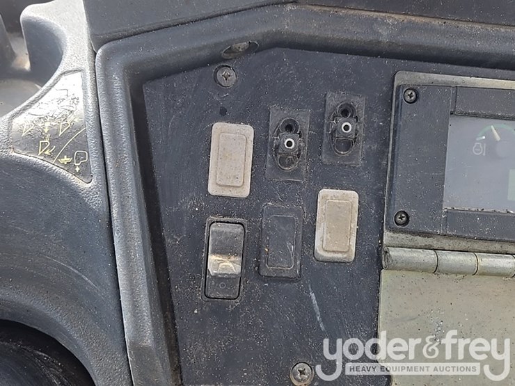 2010-deere-310sj-image-84
