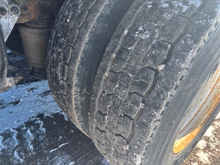 #2294-•-2013-freightliner-m2-flatbed-truck-image-65