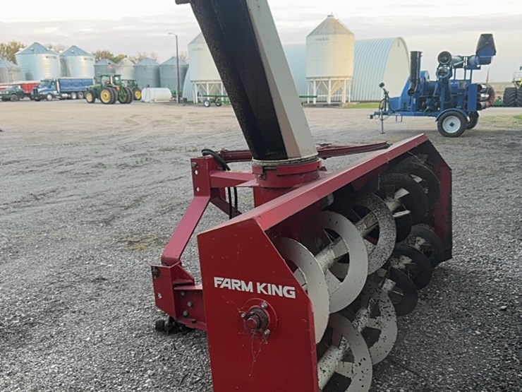 farm-king-twin-auger-two-stage-snowblower,-540-pto,-hydraulic-shoot-image-9