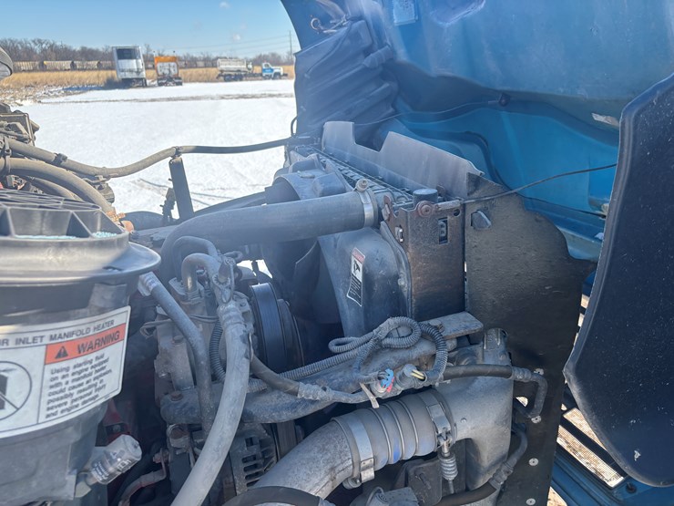 #2294-•-2013-freightliner-m2-flatbed-truck-image-28