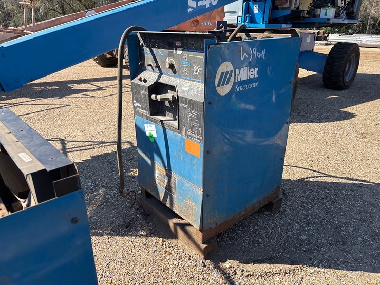 #2588-•-miller-welding-machine-image-1