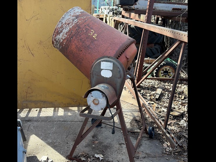 #32-•-concrete-mixer-image-3