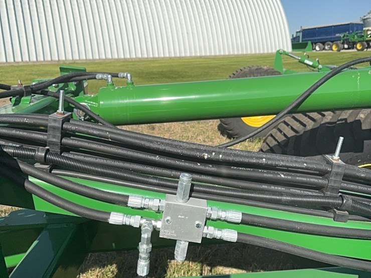 2023-john-deere-h-image-30