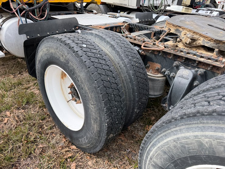 #40954-•-2016-freightliner-t/a-daycab-truck-tractor-3akjgedv4gsgw5933-image-7