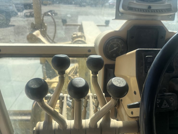 caterpillar-140h-vhp-image-31