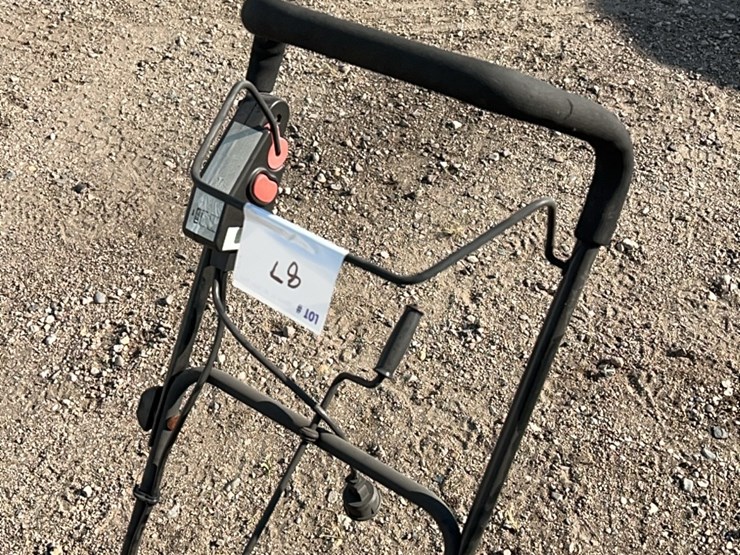 electric-snowblower-image-13