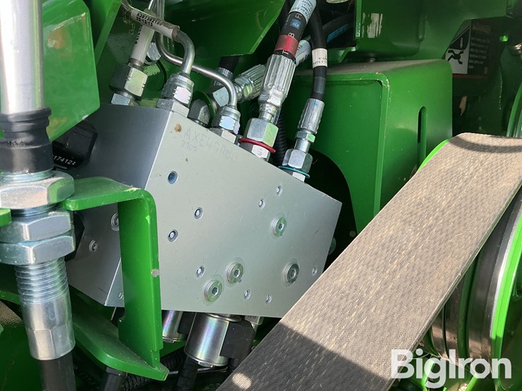 2023-john-deere-s780-image-10